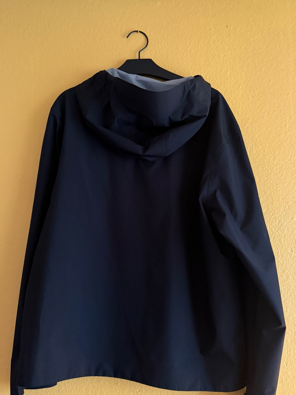 Alo Men’s Alpha Shell Jacket - Picture 4 of 4